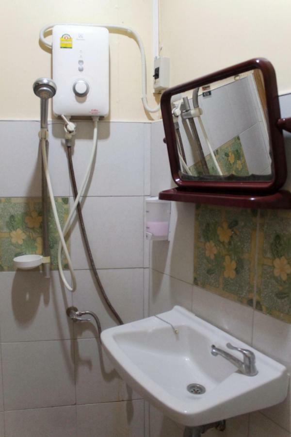 Ban Khun Rin Homestay Амфава Екстериор снимка