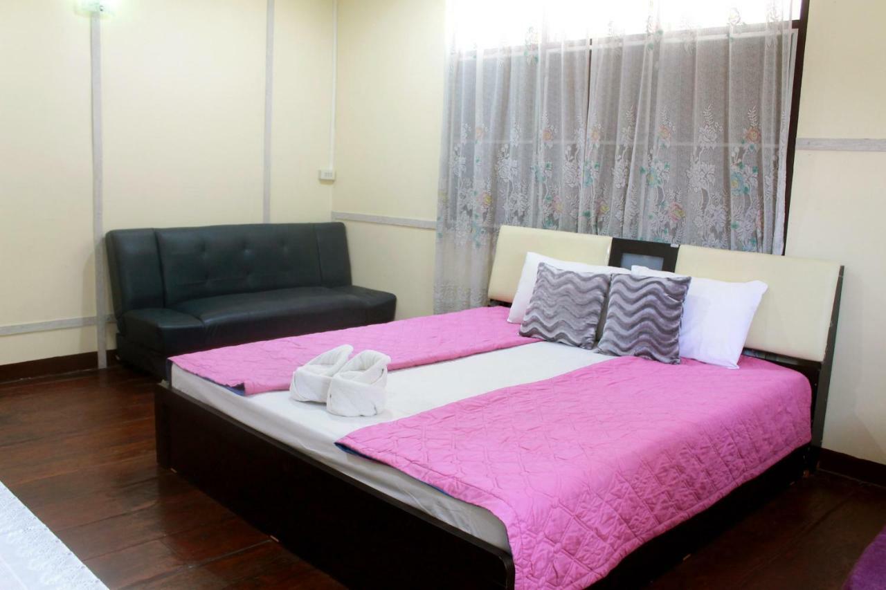 Ban Khun Rin Homestay Амфава Екстериор снимка