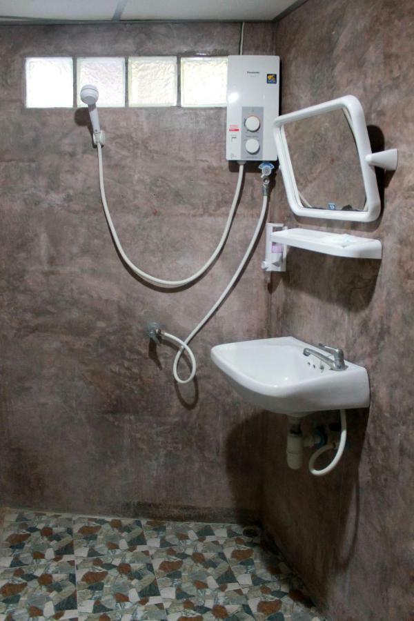 Ban Khun Rin Homestay Амфава Екстериор снимка